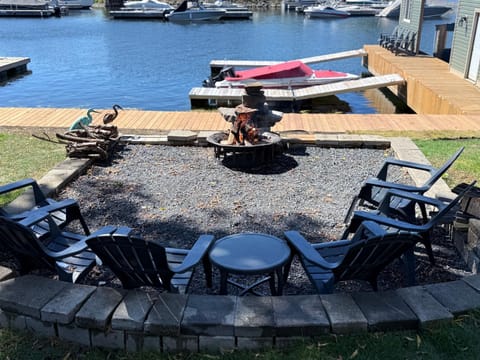 2 Rivers Inn The Thousand Islands - LUXURY WATERFRONT SUITE & WALKOUT Inn in Gananoque