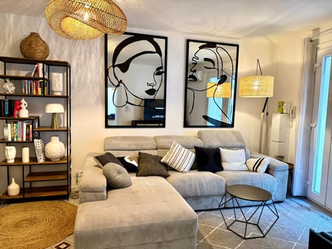 Library, Living room