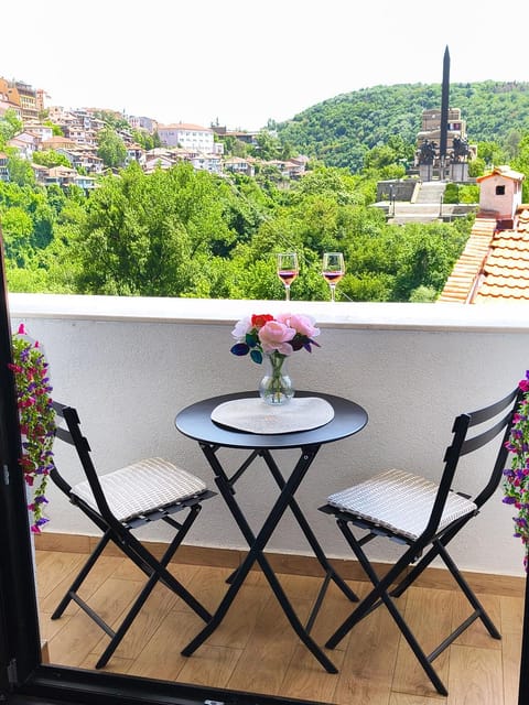 Day, Natural landscape, View (from property/room), Balcony/Terrace, Balcony/Terrace, Dining area, Mountain view