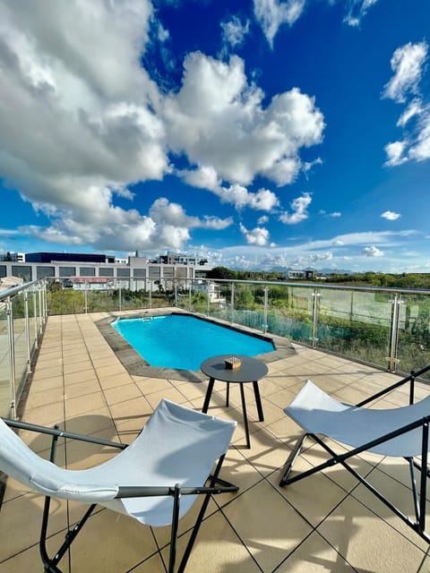 Patio, Day, Natural landscape, View (from property/room), Balcony/Terrace, Pool view, Swimming pool, sunbed