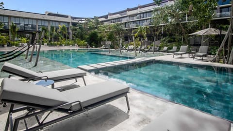 Property building, Patio, Day, Pool view, Swimming pool, sunbed