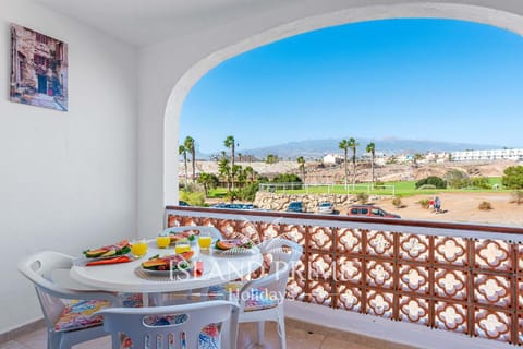 View (from property/room), Balcony/Terrace, Dining area, Mountain view