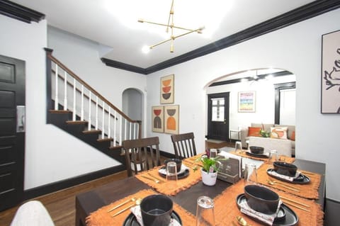 The Navel Nalle - Downtown Bungalow, Patio, Parking House in Charlottesville