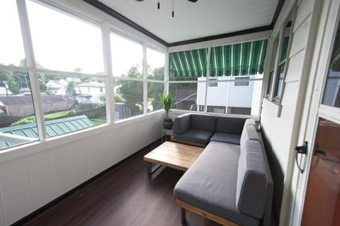 The Navel Nalle - Downtown Bungalow, Patio, Parking House in Charlottesville