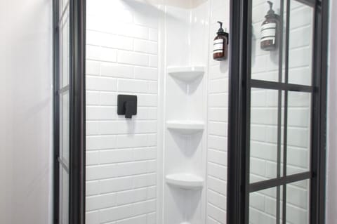 The Navel Nalle - Downtown Bungalow, Patio, Parking House in Charlottesville