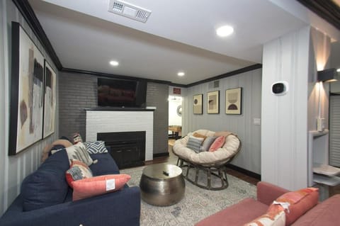 The Navel Nalle - Downtown Bungalow, Patio, Parking House in Charlottesville