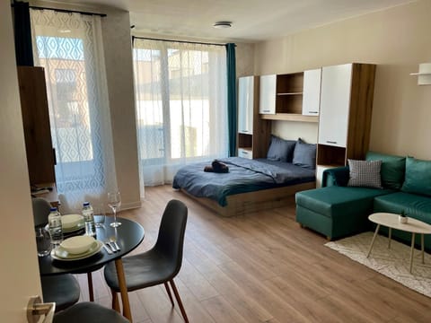 Bed, Living room, Photo of the whole room, Seating area, Dining area, Bedroom