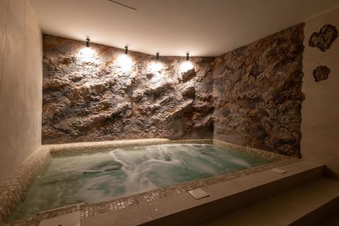 Hot Tub, Spa and wellness centre/facilities