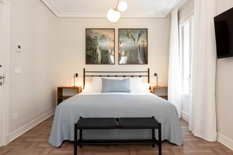 Bed, Photo of the whole room, Bedroom
