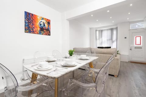 Beautiful House - Free Parking - 5 mins to centre House in Liverpool