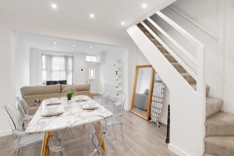 Beautiful House - Free Parking - 5 mins to centre House in Liverpool