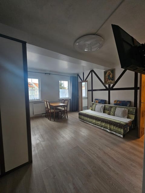 Bed, TV and multimedia, Living room, Photo of the whole room, Seating area