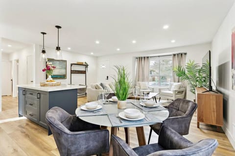 Living room, Seating area, Dining area