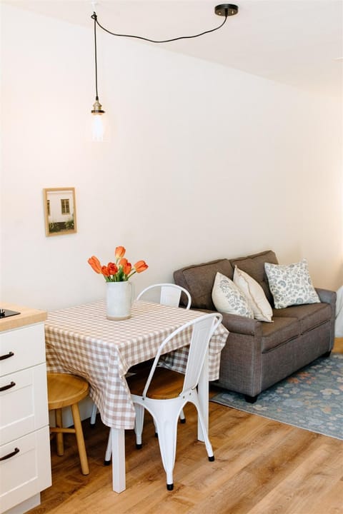 The Cozy Cottage Apartment in Moscow