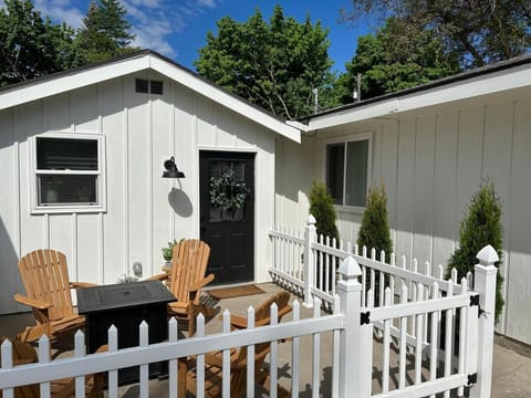The Cozy Cottage Apartment in Moscow