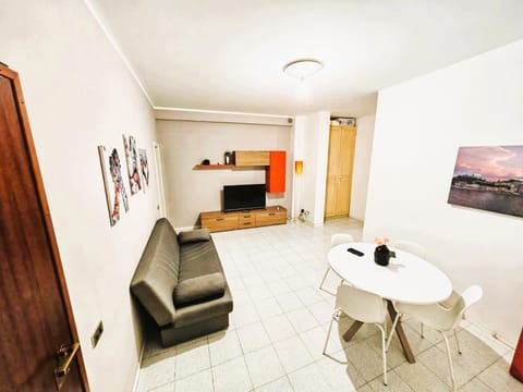 TV and multimedia, Living room, Seating area, furniture