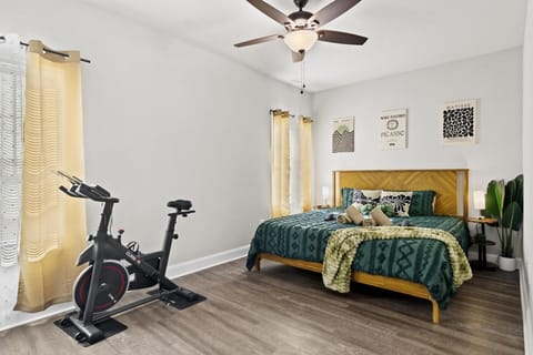 Bed, Photo of the whole room, Cycling, Bedroom