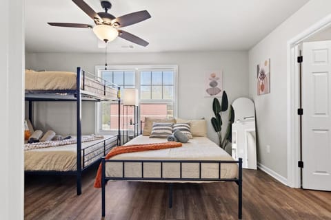 Bed, Photo of the whole room, Bedroom, bunk bed