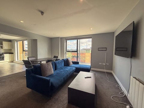 TV and multimedia, Living room, Seating area, Dining area, kitchen
