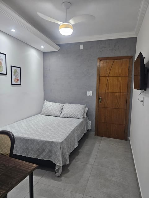 Bed, TV and multimedia, Photo of the whole room, Bedroom, wardrobe