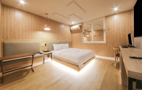 TV and multimedia, Bedroom, air conditioner