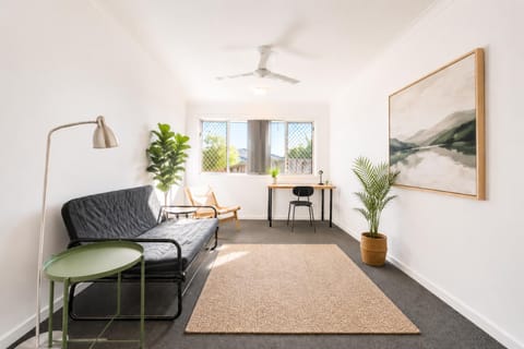 Living room, Business facilities, Decorative detail, Seating area