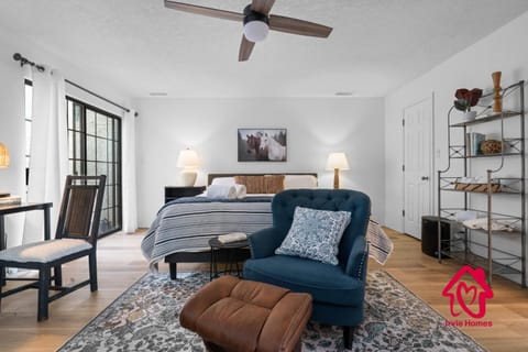 Chic Townhome Tranquility - An Irvie Home House in Albuquerque