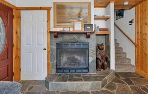 Stay in Yosemite-Cozy Bear North-Sleeps 5 House in Yosemite Park Way