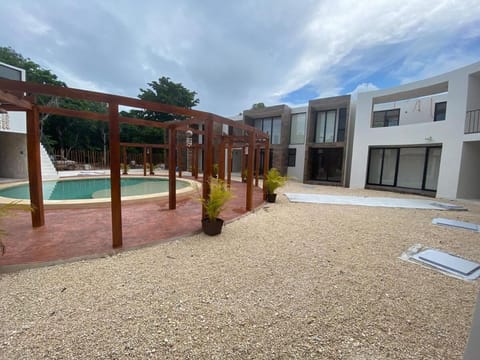 Garden, Swimming pool