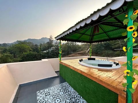 Natural landscape, View (from property/room), Balcony/Terrace, Balcony/Terrace, Bath