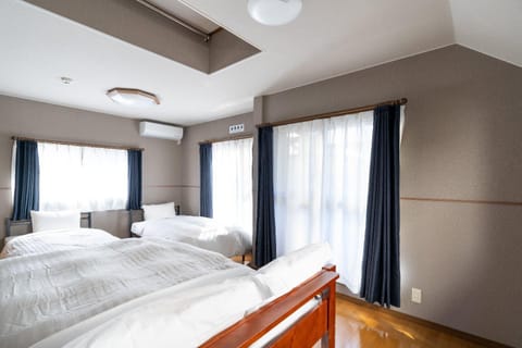 Bed, Bedroom, air conditioner
