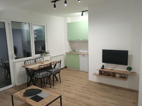 TV and multimedia, Kitchen or kitchenette, Dining area