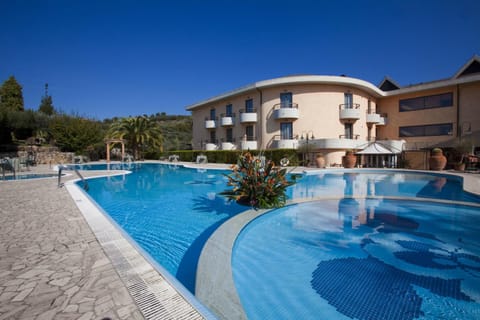 Property building, Day, Swimming pool