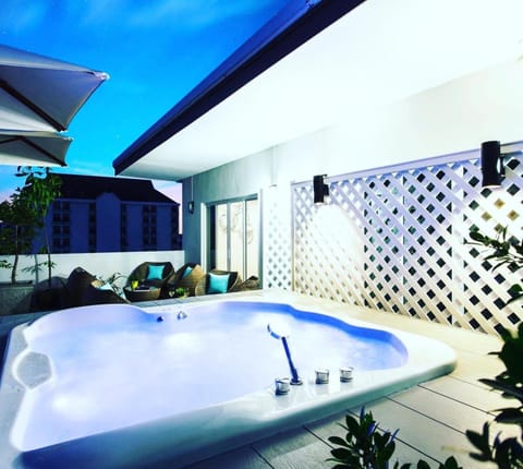 Property building, Hot Tub, Balcony/Terrace