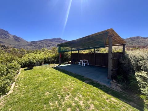 Property building, Day, Natural landscape, Garden, Garden view, Mountain view