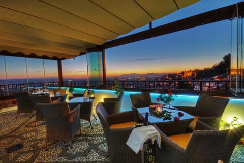 Lounge or bar