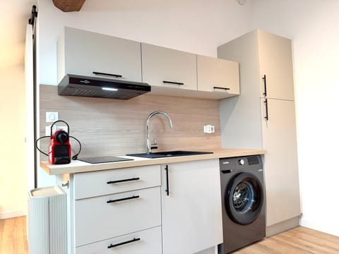 Coffee/tea facilities, Kitchen or kitchenette, heating, internet, stove, washing machine