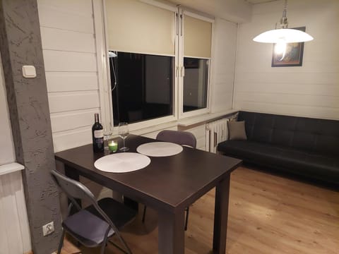 Kitchen or kitchenette, Seating area