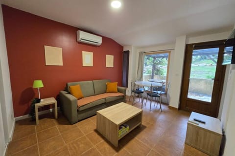 Villa 4 à 5 pers T2 climatisée & wifi résidence piscine et mer à pied Villa in Coti-Chiavari