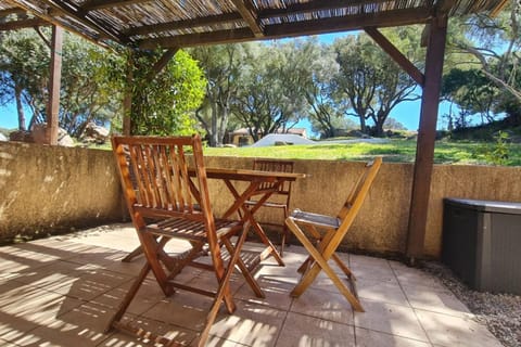 Villa 4 à 5 pers T2 climatisée & wifi résidence piscine et mer à pied Villa in Coti-Chiavari