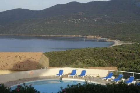 Villa 4 à 5 pers T2 climatisée & wifi résidence piscine et mer à pied Villa in Coti-Chiavari