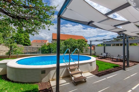 Garden, Swimming pool