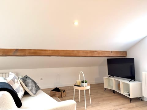 TV and multimedia, Living room, Seating area, heating, internet