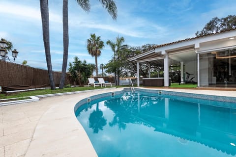 Swimming pool, Swimming pool