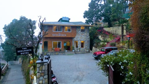 Property building, Garden view, Parking