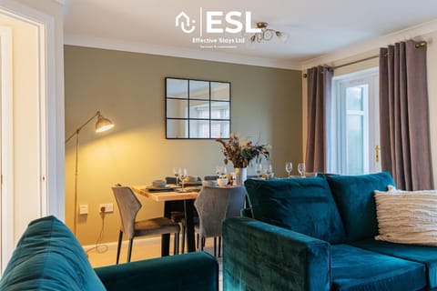 4 bedroom house in Shrewsbury with parking House in Shrewsbury