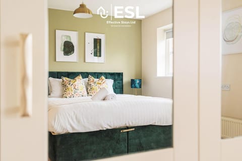 4 bedroom house in Shrewsbury with parking House in Shrewsbury