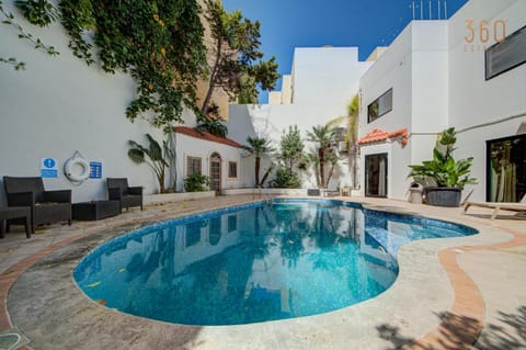 Property building, Pool view, Swimming pool, sunbed