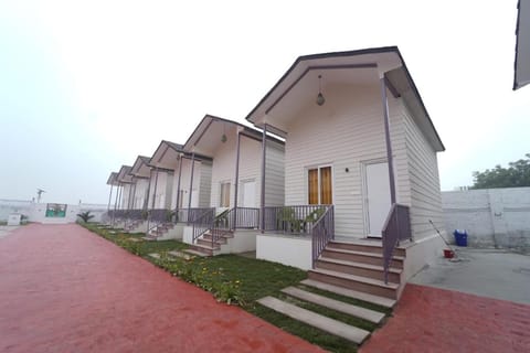 Property building, Day