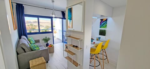 TV and multimedia, Kitchen or kitchenette, Living room, Seating area